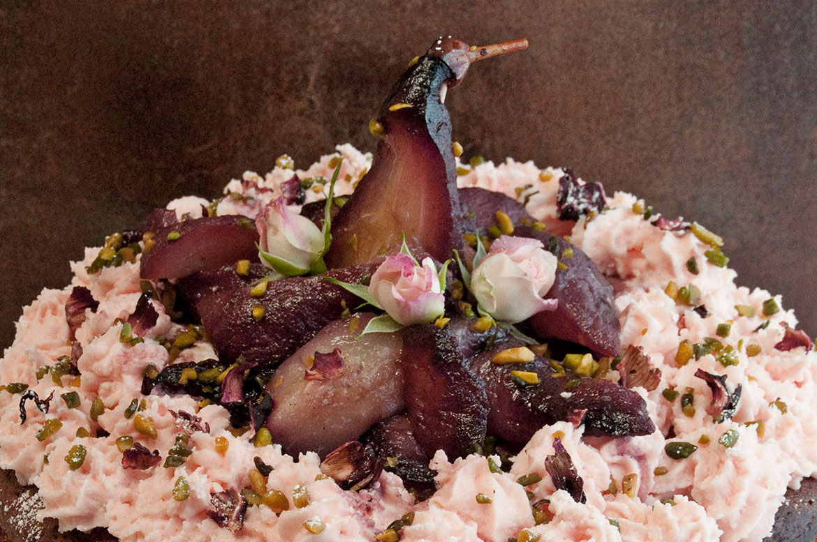 Rotwein-Gewürzkuchen mit Rosenwasser-Cremefüllung - Eine kleine Prise Anna